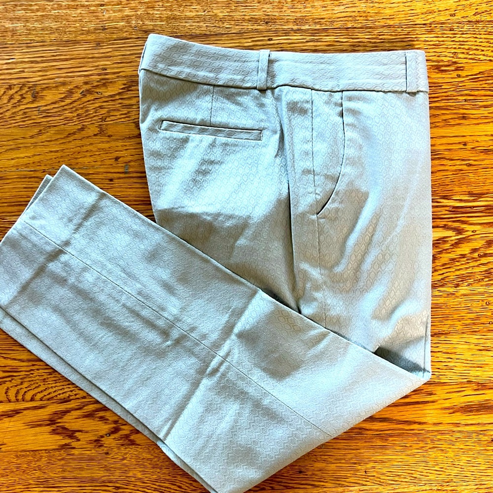 Banana Republic Cropped Beige Pants. Size 6P. Hampton Pant.